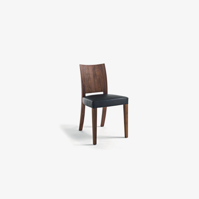 Modern chair in solid wood and leather