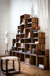 Libreria di design in legno massello